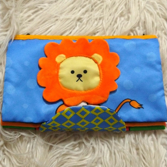 Crinkle Baby Lion Sensory Crinkle Book & Baby Lion Stuffy - Picture 2 of 6